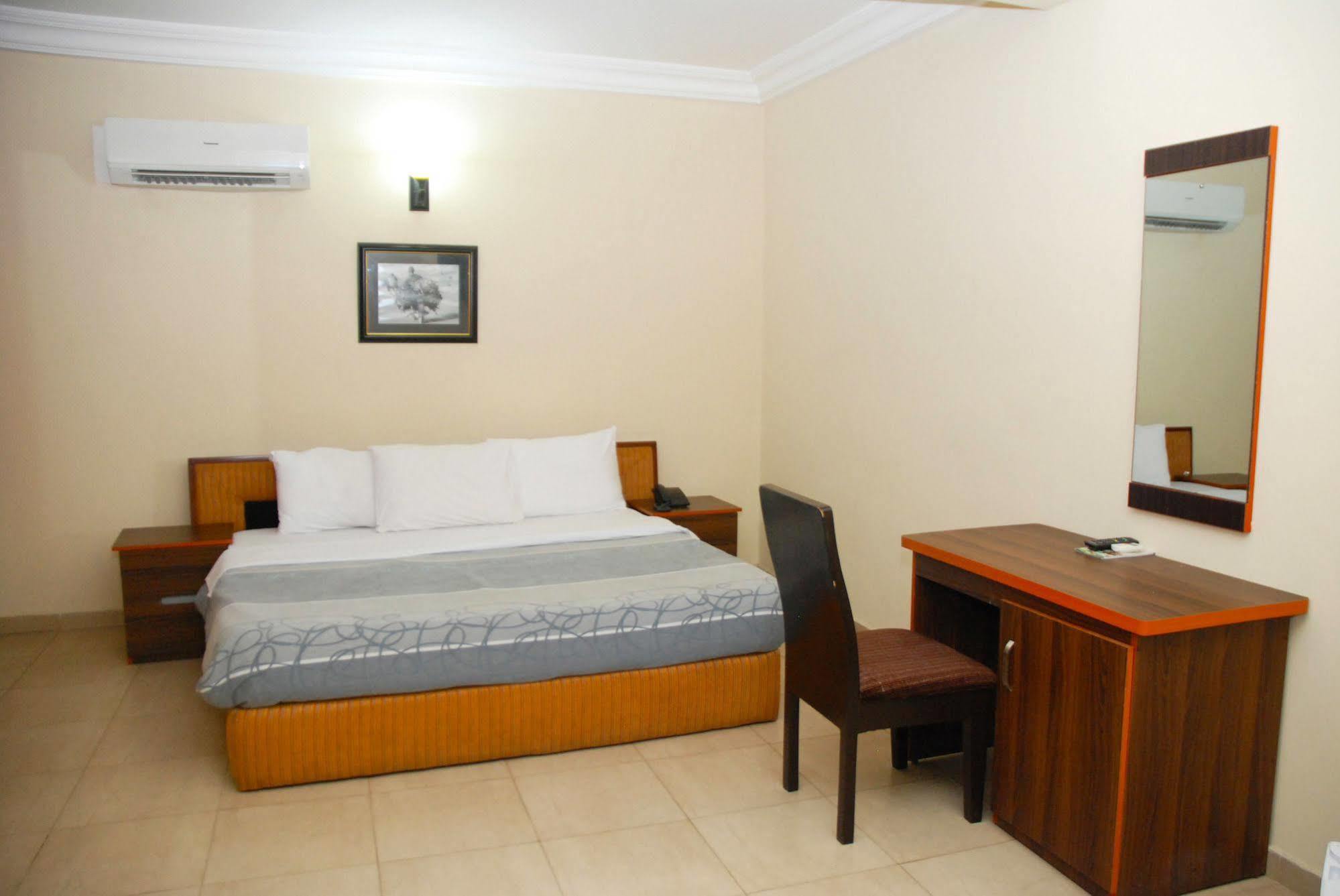 Knightsbridge Hotel Ikeja Exterior foto