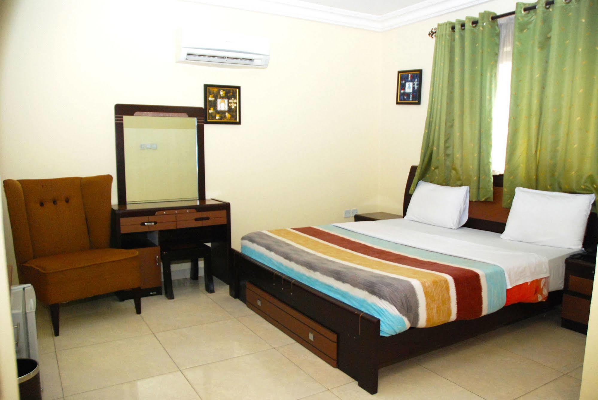 Knightsbridge Hotel Ikeja Exterior foto