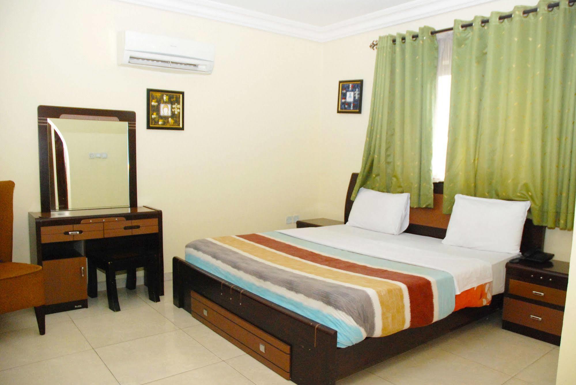 Knightsbridge Hotel Ikeja Exterior foto