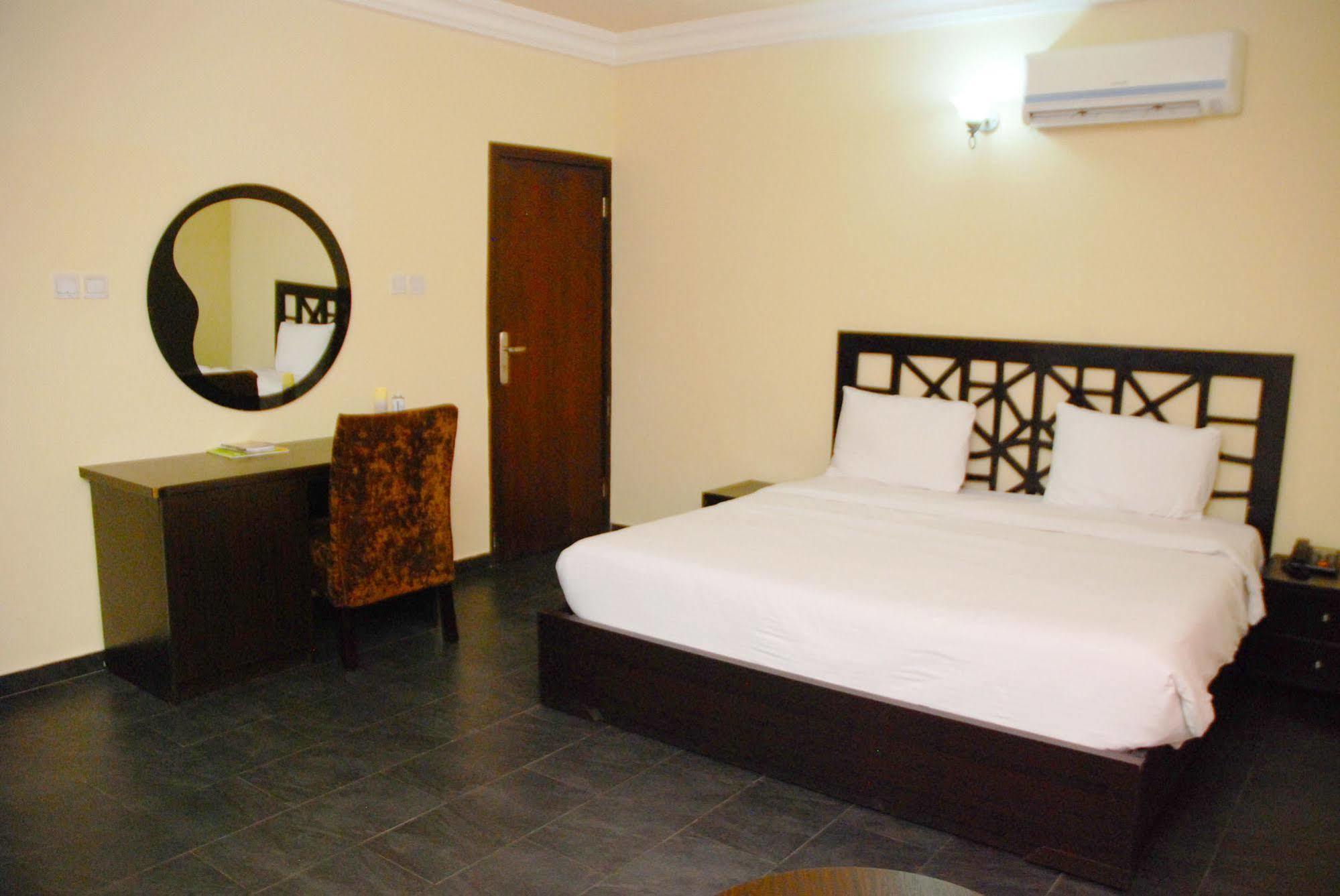 Knightsbridge Hotel Ikeja Exterior foto